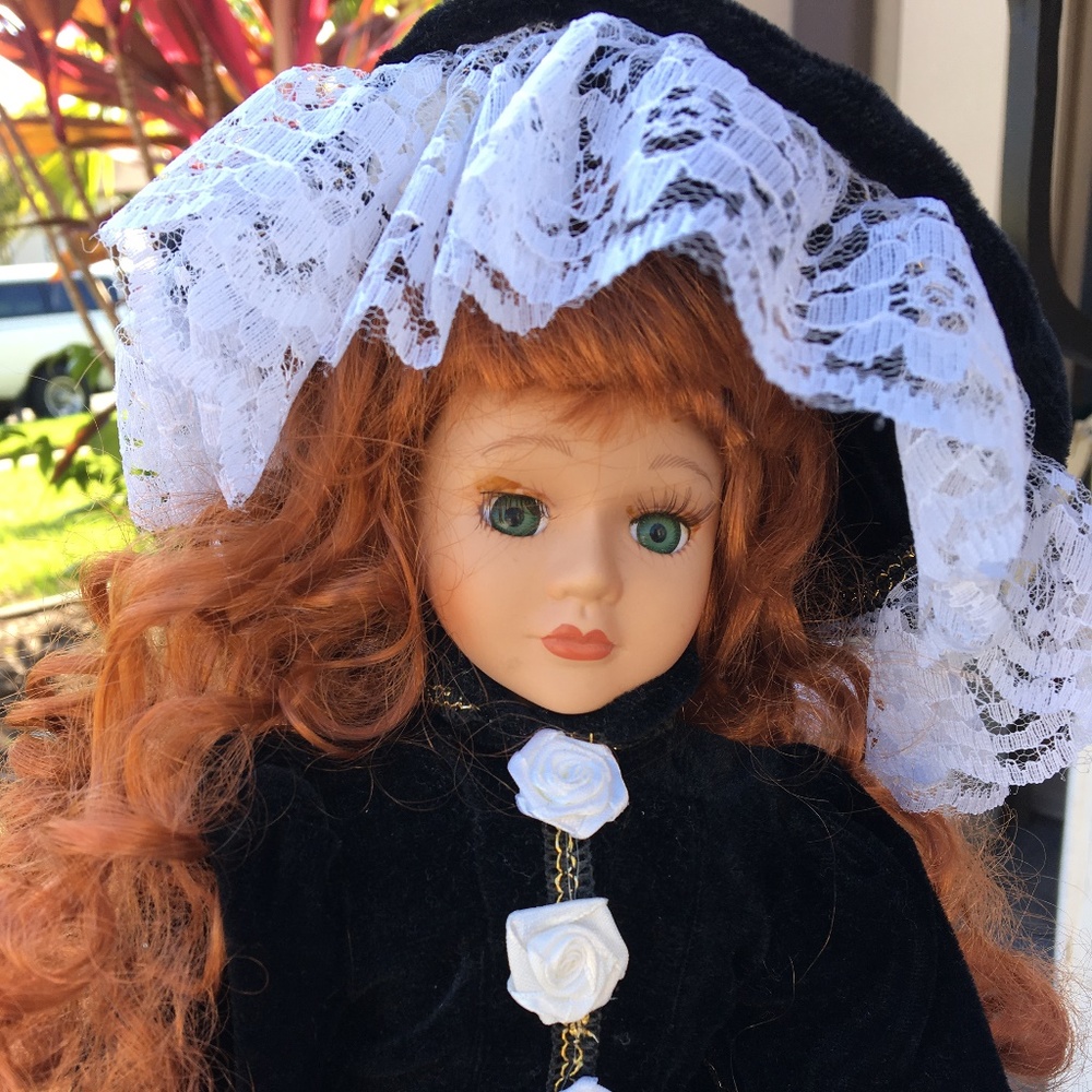 ⬇️⬇️Victorian Porcelain/Bisque Hand Painted Doll